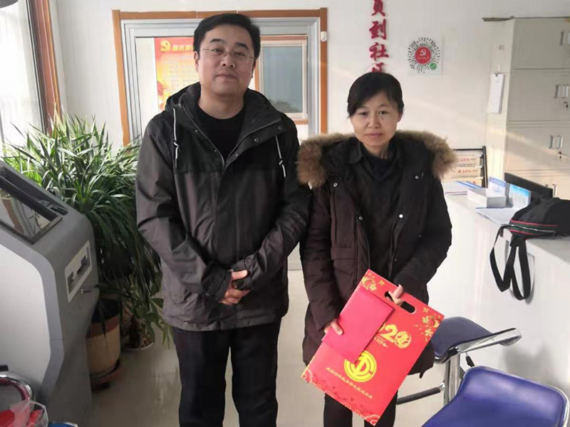 公司領導走訪、慰問社區困難家庭